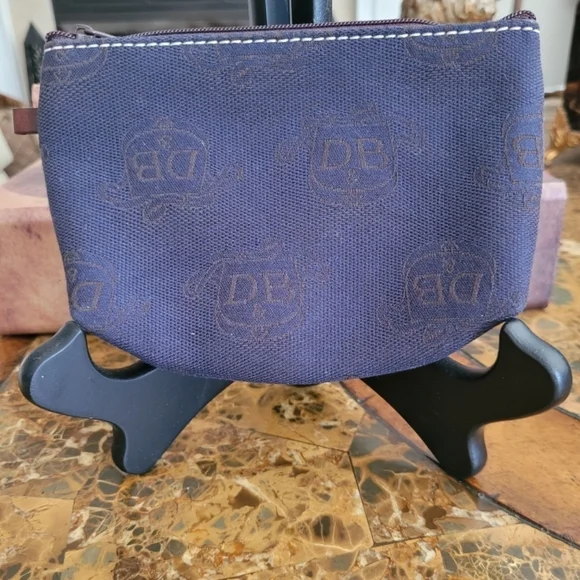 Dooney & Bourke pouch - Picture 3 of 6